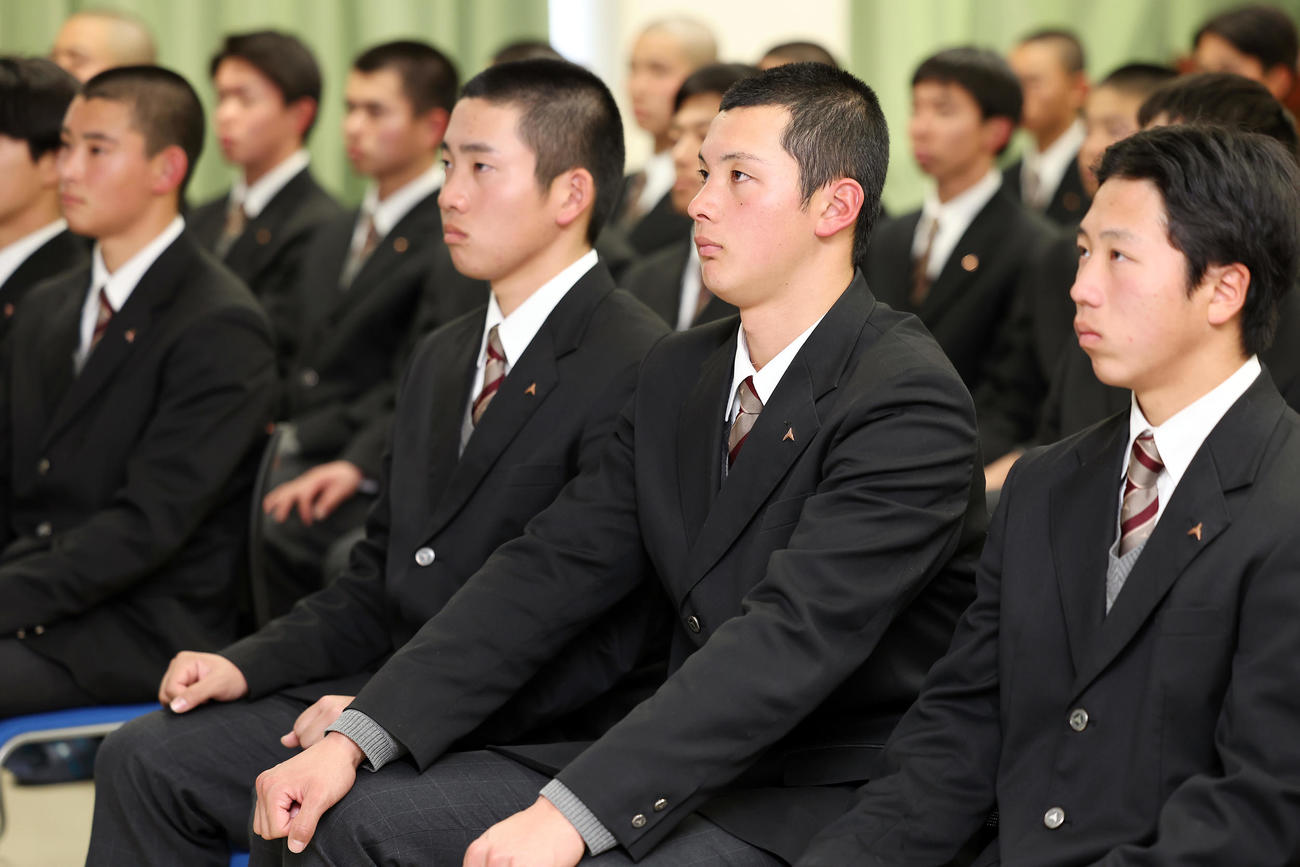 21世紀枠で選出されず、落胆する山城ナイン（撮影・前田充）