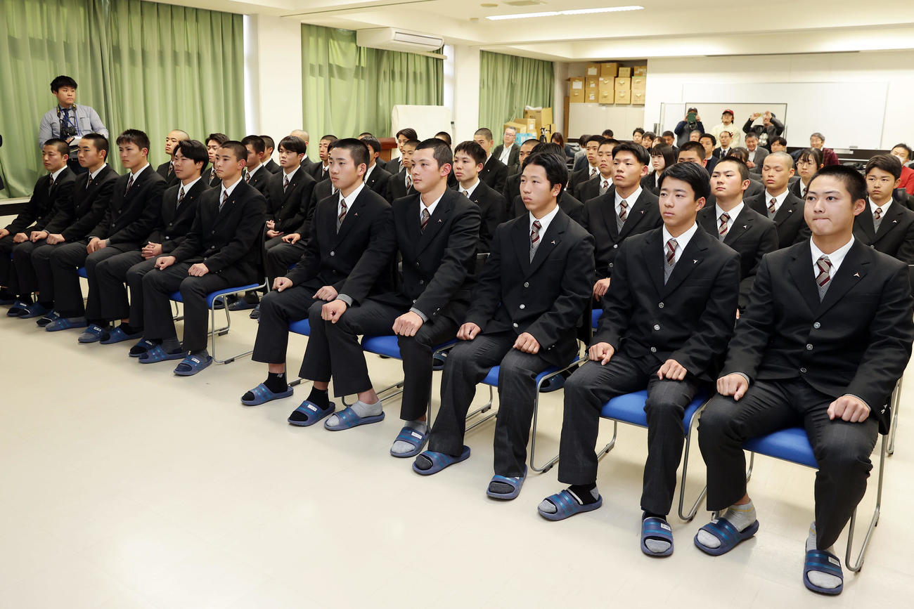 21世紀枠で選出されず、落胆する山城ナイン（撮影・前田充）