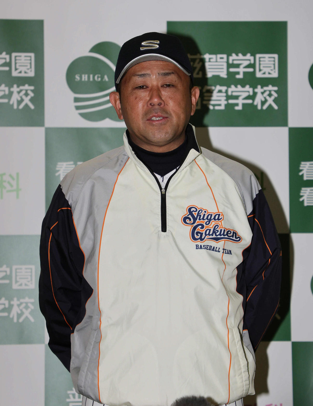 センバツ出場を決めて決意を語る滋賀学園・山口監督（撮影・宮崎幸一）