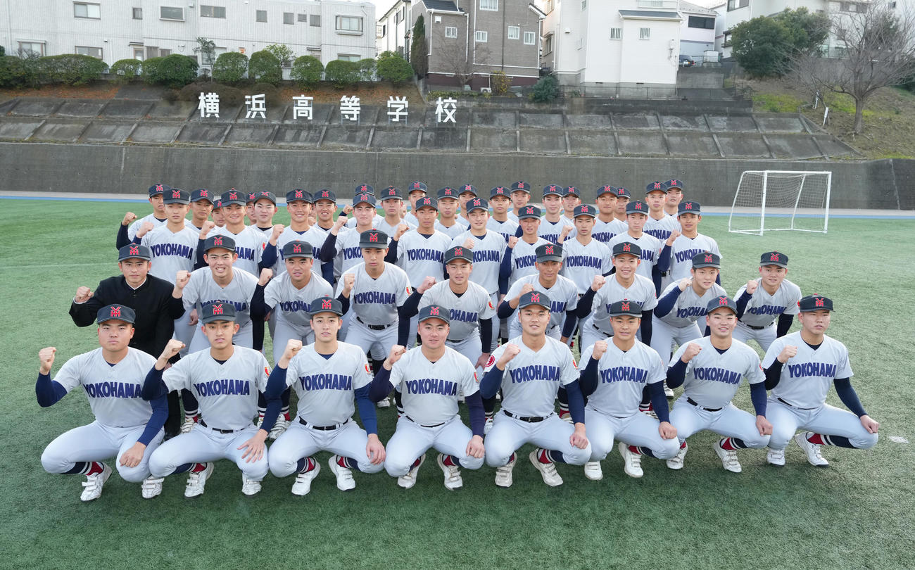 センバツ出場を決め意気込む横浜の選手たち（撮影・足立雅史）