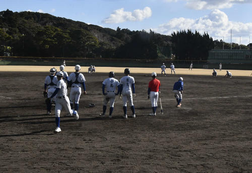 健大高崎エース石垣元気「背番号１譲らない、紅白戦で結果を」センバツ連覇へ合宿スタート