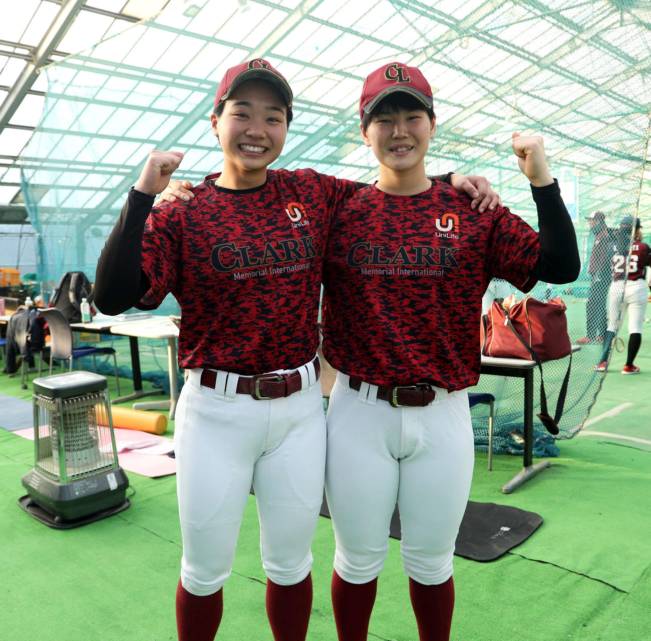新天地での飛躍を誓ったクラーク仙台の内田（左）と海野（撮影・木村有優）