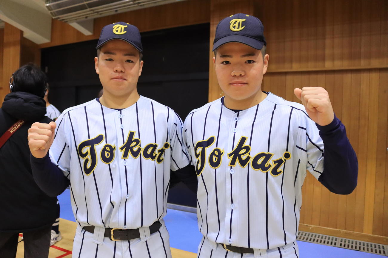 ともに甲子園メンバー入りした双子の太田兄弟。左は兄の勝心、右は弟の勝馬（撮影・保坂果那）