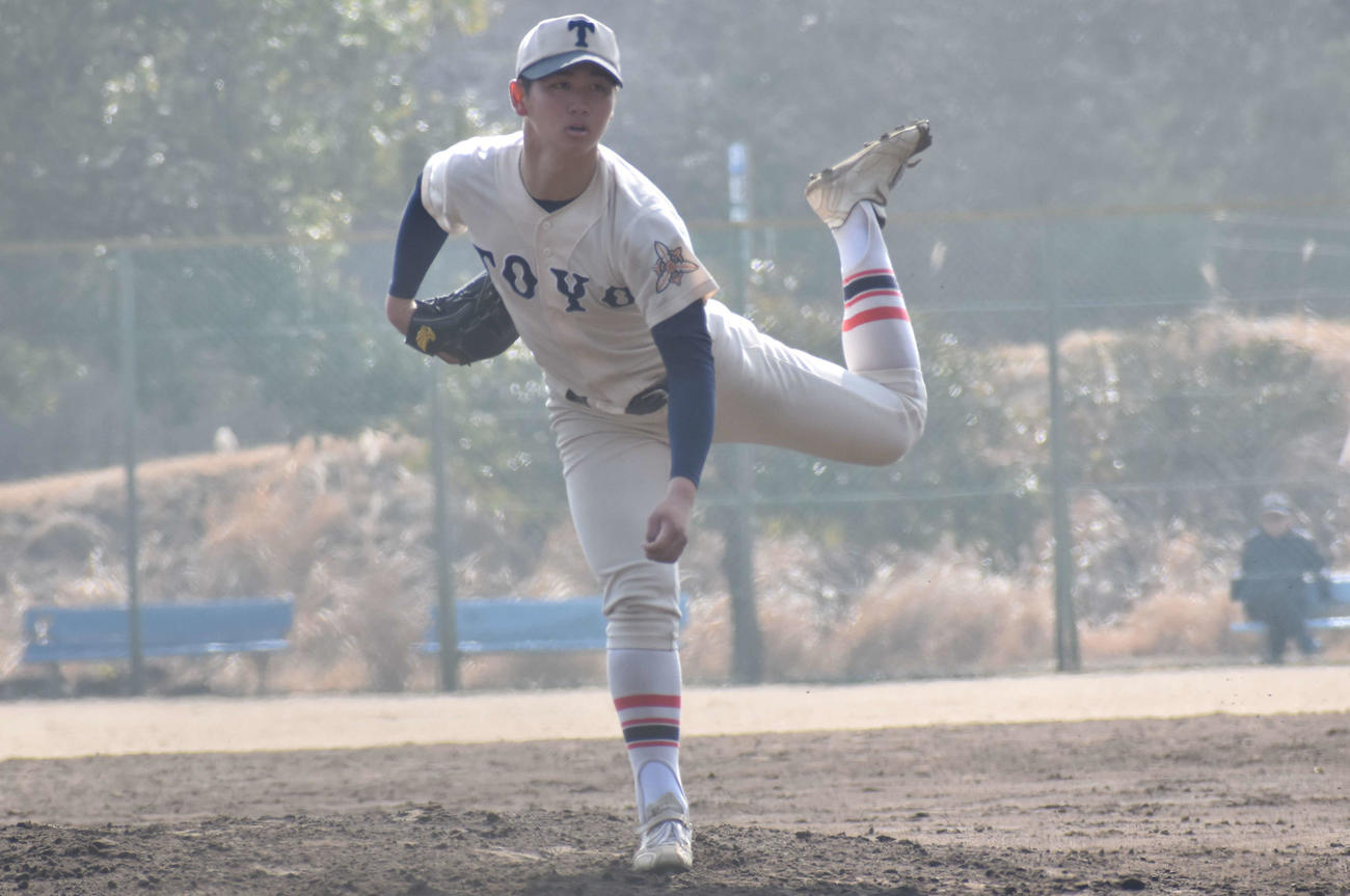 大冠との練習試合で3回完全投球した東洋大姫路・末永