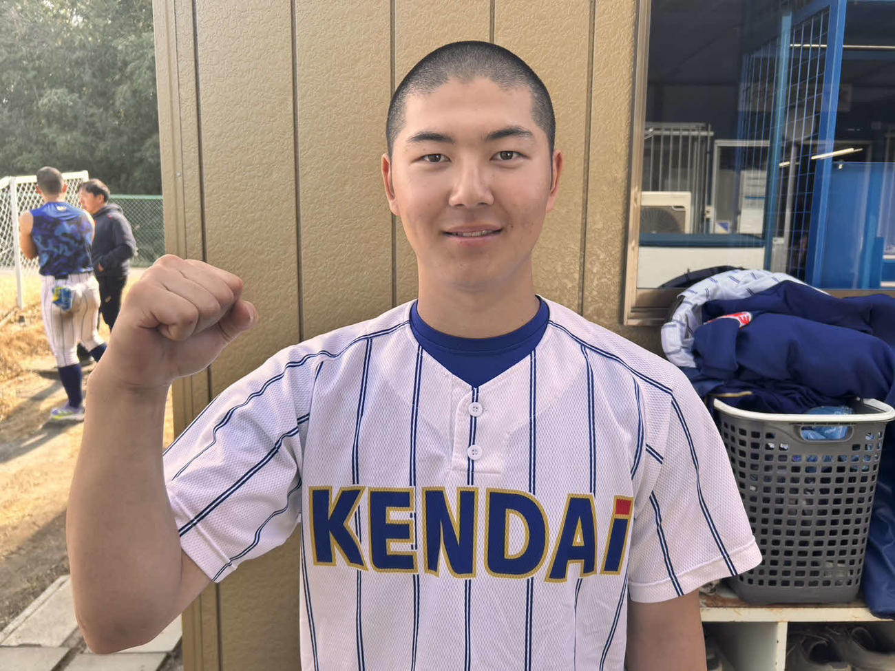 今年初の練習試合で2安打を放ちバットで大勝に貢献した健大高崎の佐藤龍月投手（撮影・平山連）