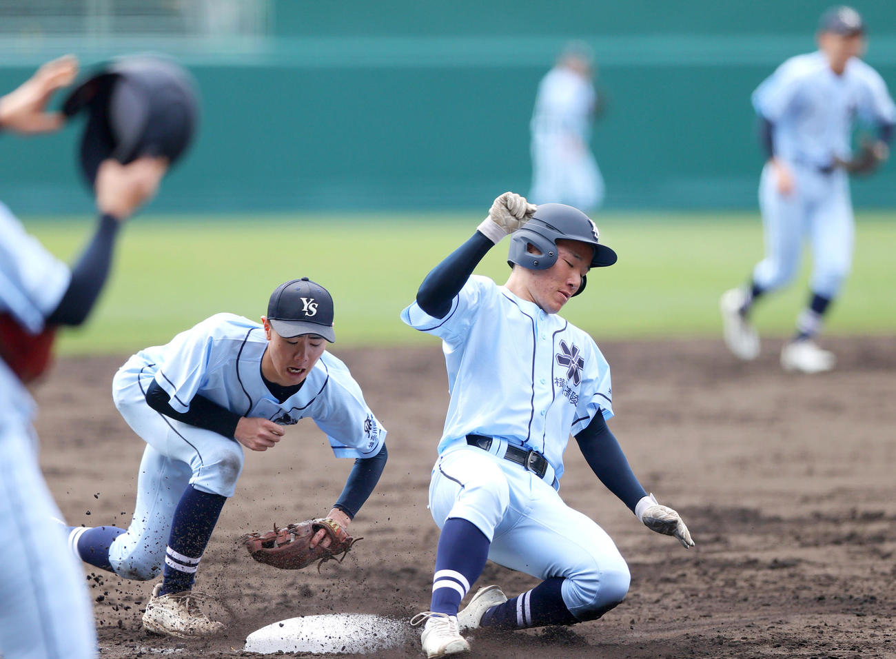 甲子園練習に励む横浜清陵の選手ら（撮影・上山淳一）