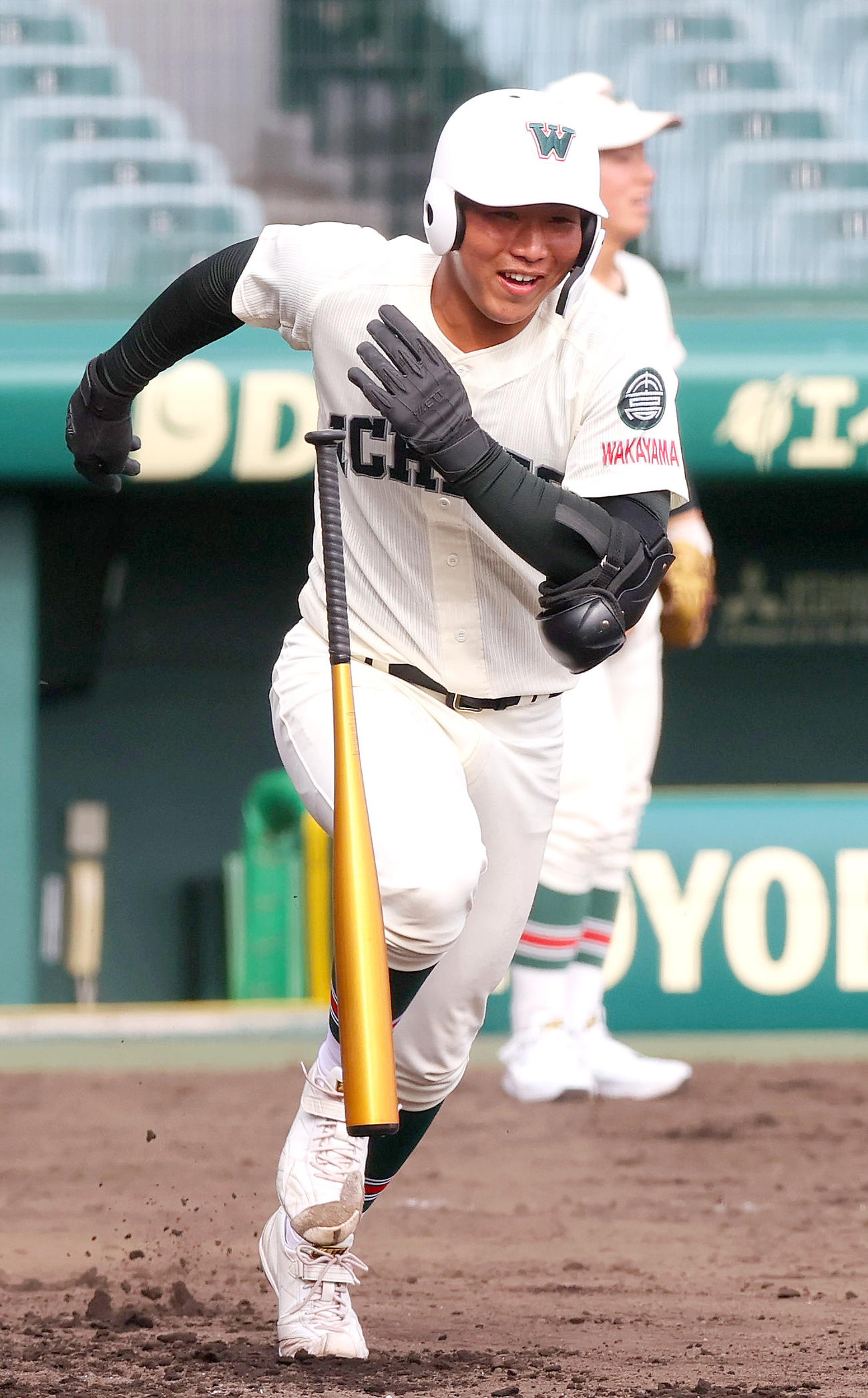甲子園練習で一塁に駆け出す市和歌山の川辺（撮影・上山淳一）