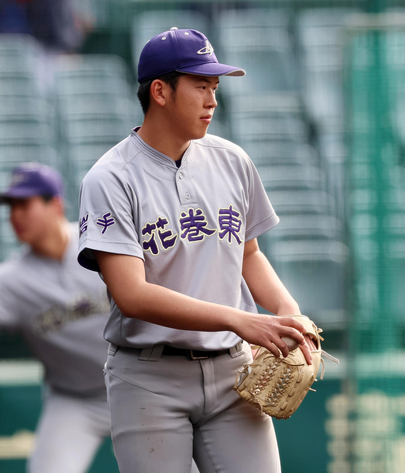 半袖でグラウンドに立つ花巻東・金野（撮影・加藤哉）