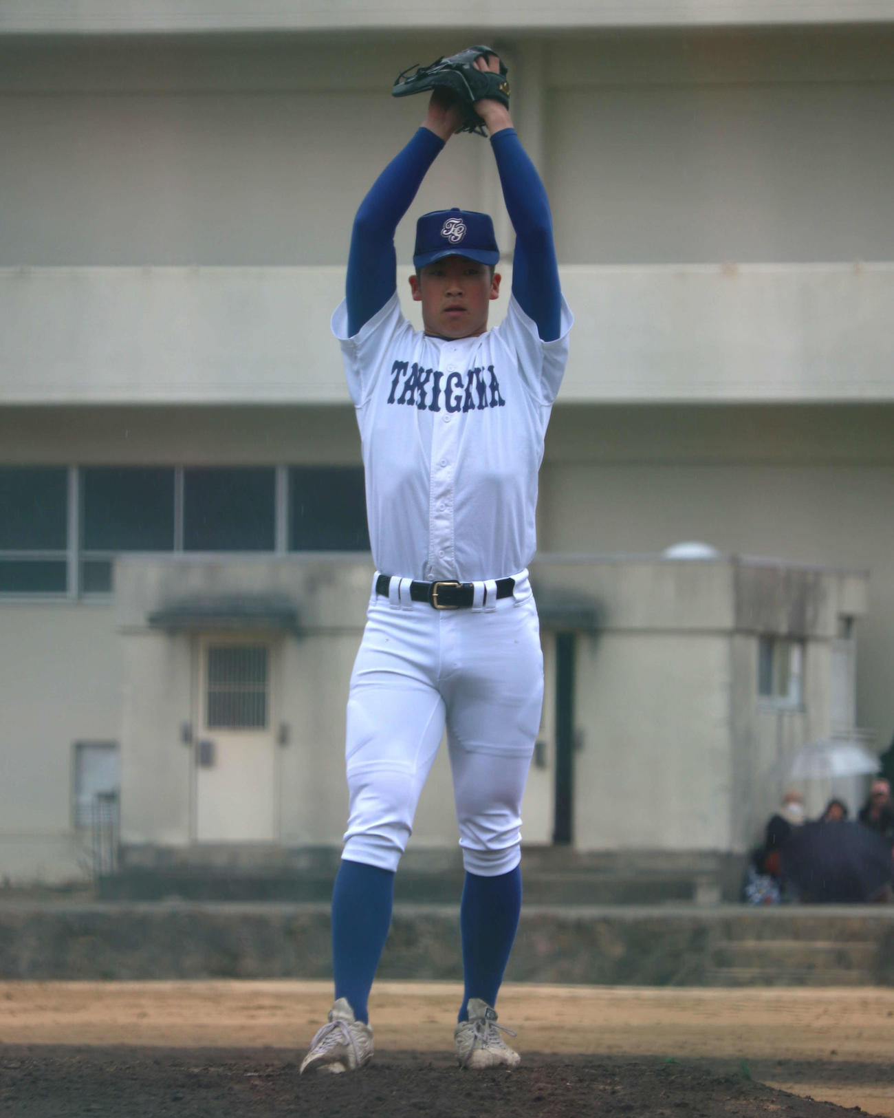 練習試合で先発した、滝川のエース・新井。1年秋に投手練習開始時から、ワインドアップ投法を続ける