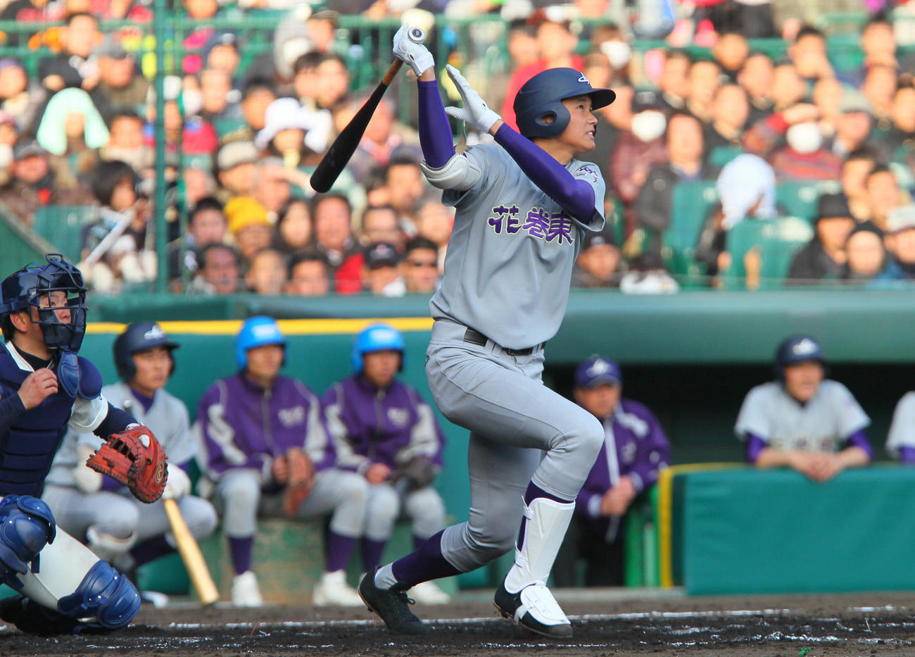 2012年3月21日、選抜高校野球大会1回戦　大阪桐蔭戦の2回裏、花巻東の大谷翔平は右越え先制本塁打を放つ