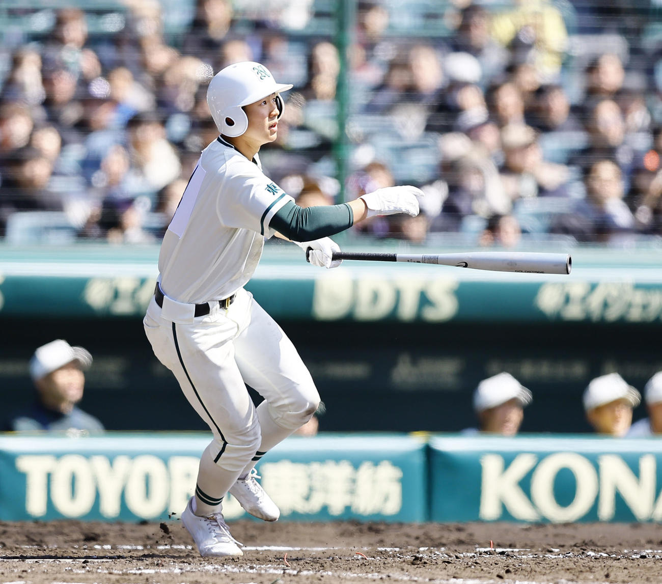 柳ケ浦対二松学舎大付　4回裏二松学舎大付無死二、三塁、土屋は先制の中犠飛を放つ（撮影・藤尾明華）