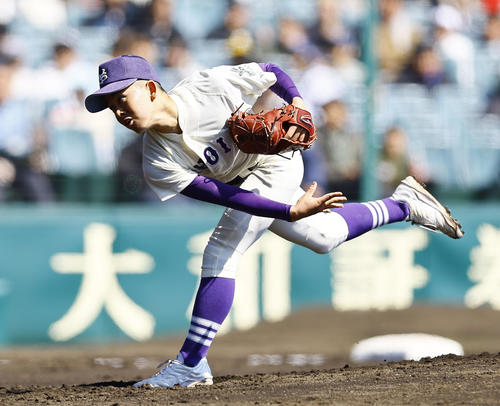 米子松蔭対花巻東　米子松蔭先発の新里（撮影・藤尾明華）