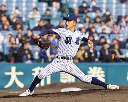 健大高崎対明徳義塾　明徳義塾先発の池崎（撮影・藤尾明華）