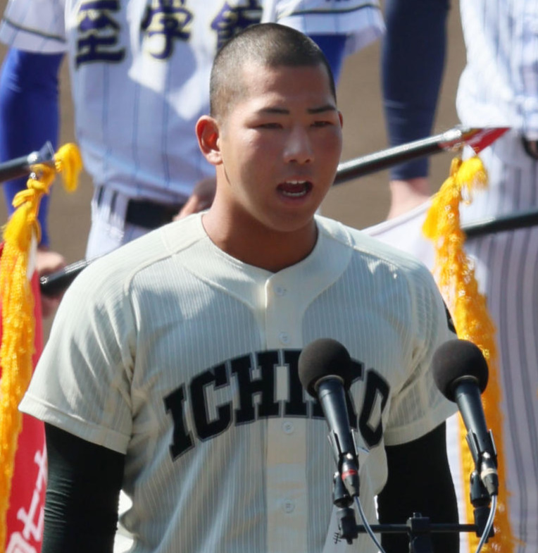 選手宣誓を行う市和歌山・川辺謙信主将（撮影・加藤哉）