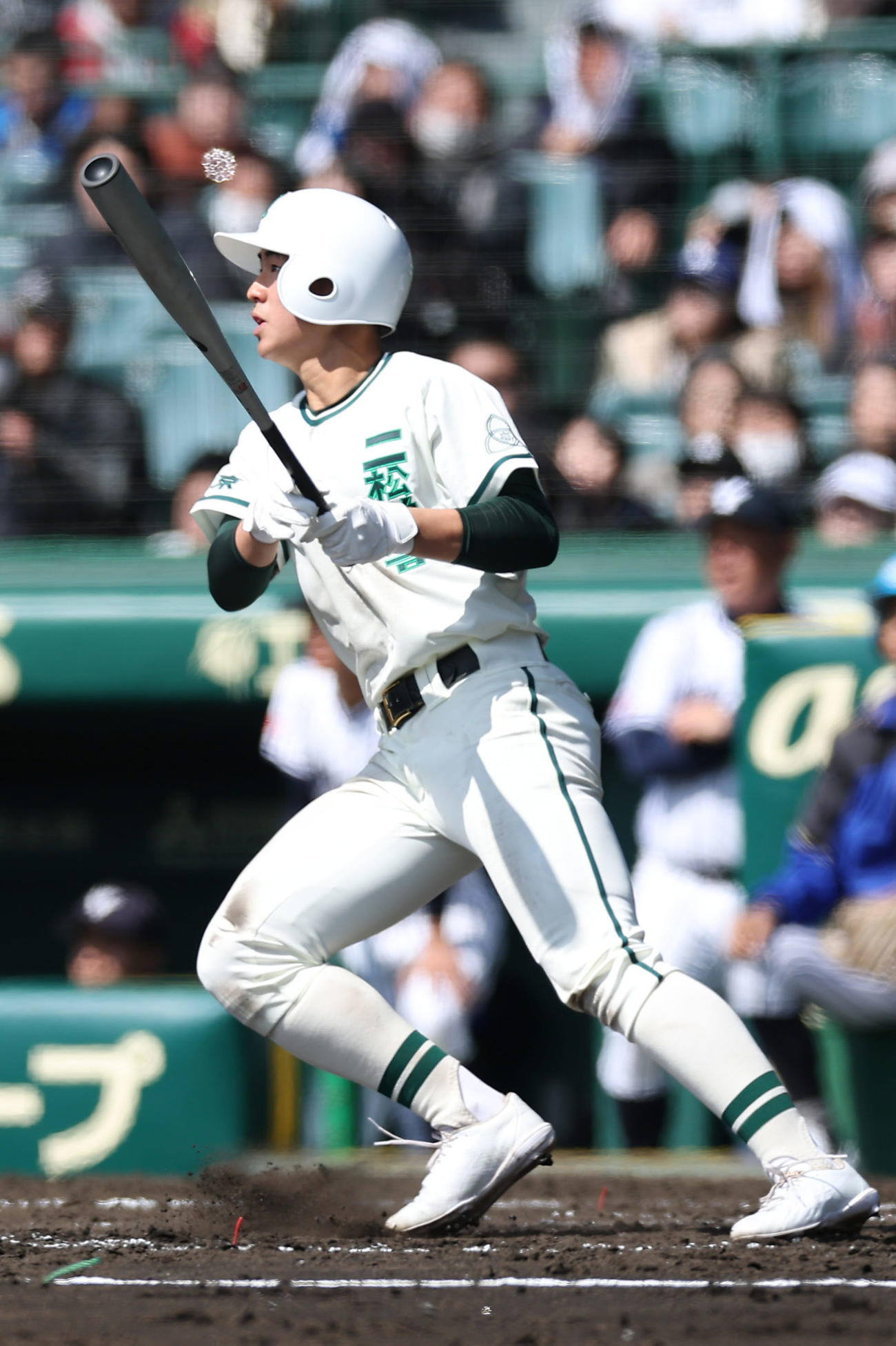 柳ヶ浦対二松学舎大付　4回裏二松学舎大付無死二、三塁、先制の中犠飛を放つ土屋（撮影・前田充）