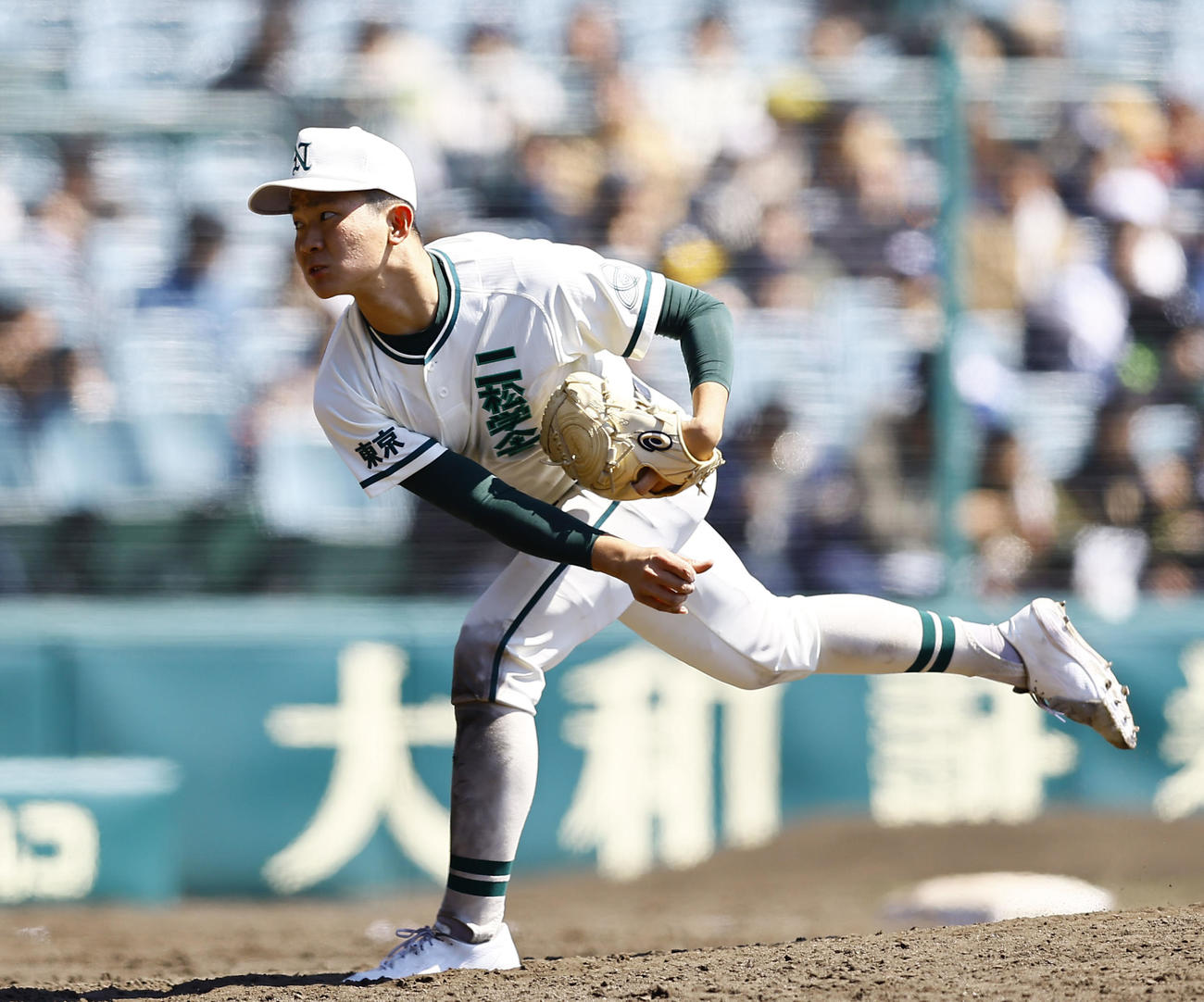 柳ケ浦対二松学舎大付　8回途中、2番手で登板した二松学舎大付・及川（左）（撮影・藤尾明華）