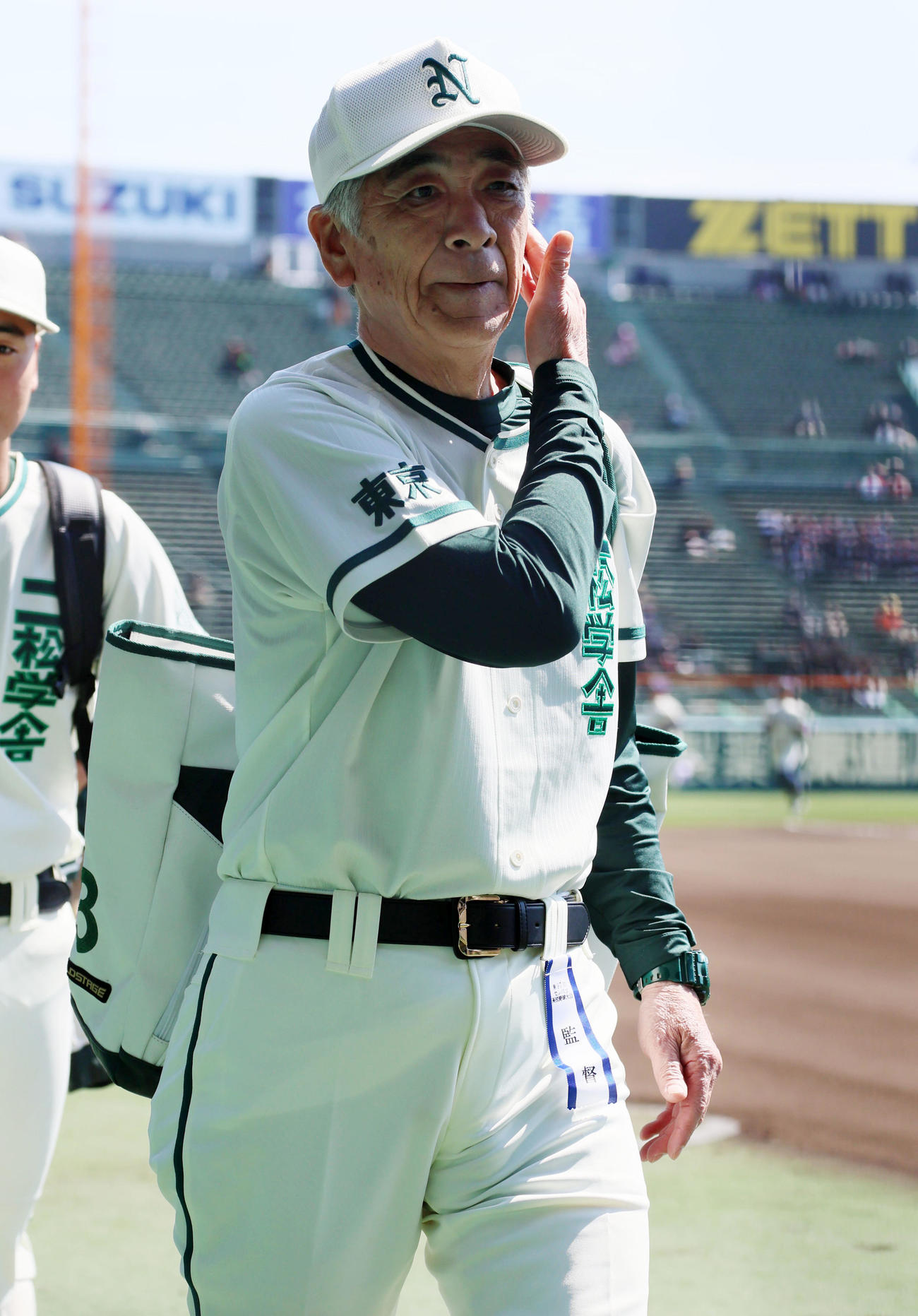 柳ケ浦対二松学舎大付　試合を終え引き揚げる二松学舎大付・市原監督（撮影・加藤哉）