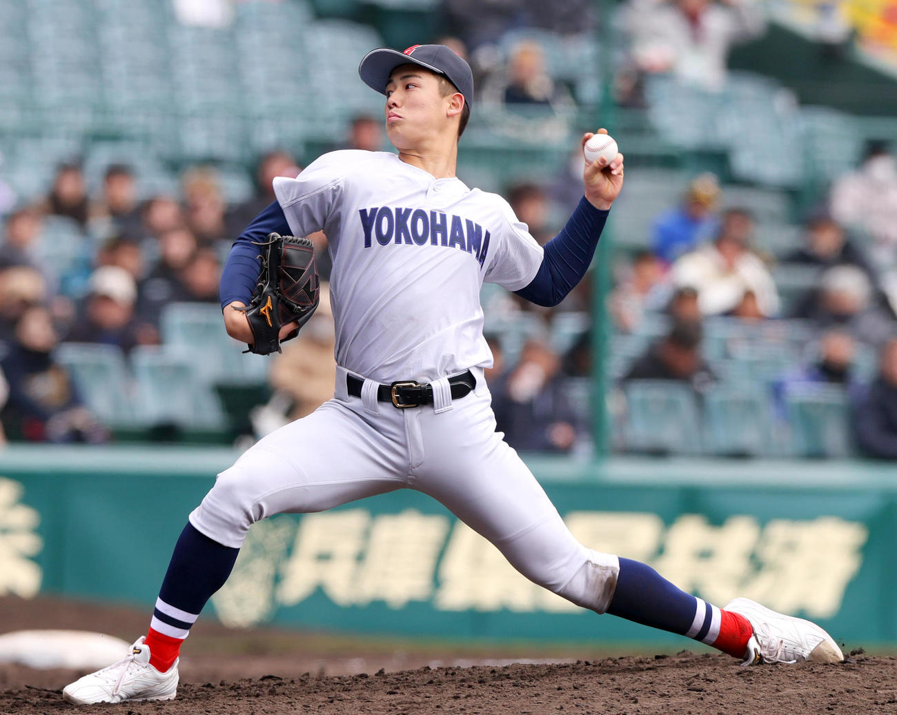 横浜対市和歌山　6回裏、横浜2番手で登板の奥村頼（撮影・上山淳一）