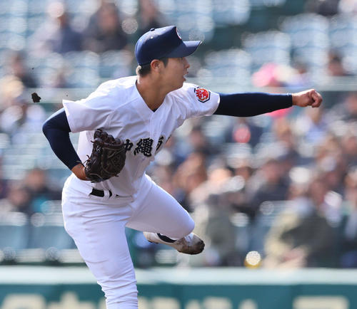 青森山田対沖縄尚学　沖縄尚学先発の末吉（撮影・藤尾明華）