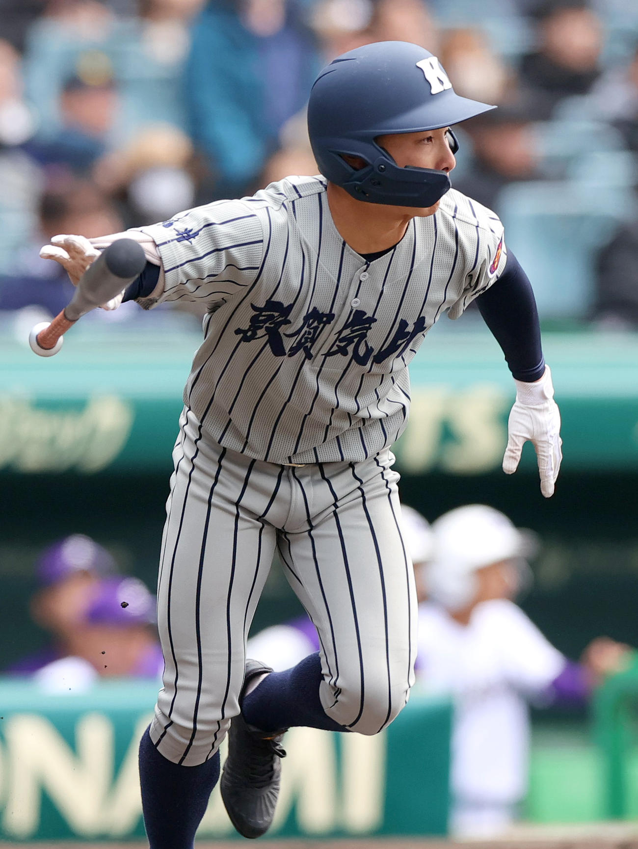 滋賀短大付対敦賀気比　4回裏敦賀気比2死二塁、河村は中前適時打を放つ（撮影・上山淳一）