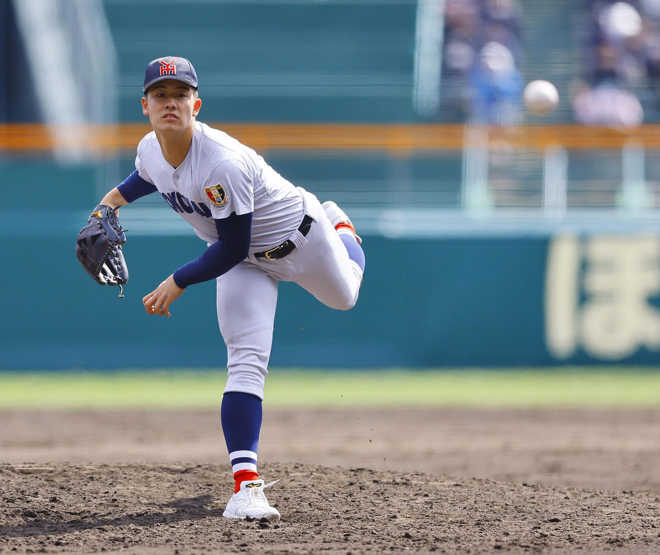 横浜対市和歌山　6回から2番手で登板した横浜・奥村頼（撮影・藤尾明華）