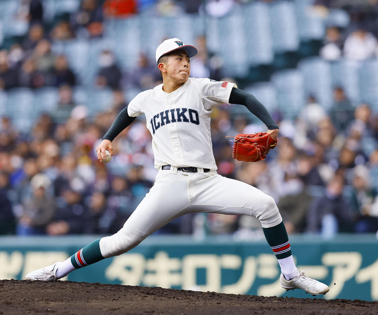 横浜対市和歌山　3回途中から2番手で登板した市和歌山・丹羽（撮影・藤尾明華）