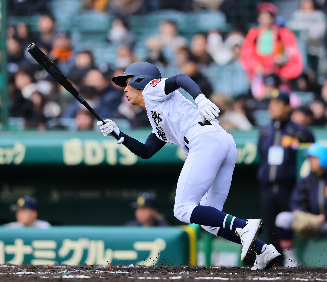 青森山田対沖縄尚学　5回裏沖縄尚学2死一、二塁、比嘉は右前に適時打を放つ（撮影・藤尾明華）