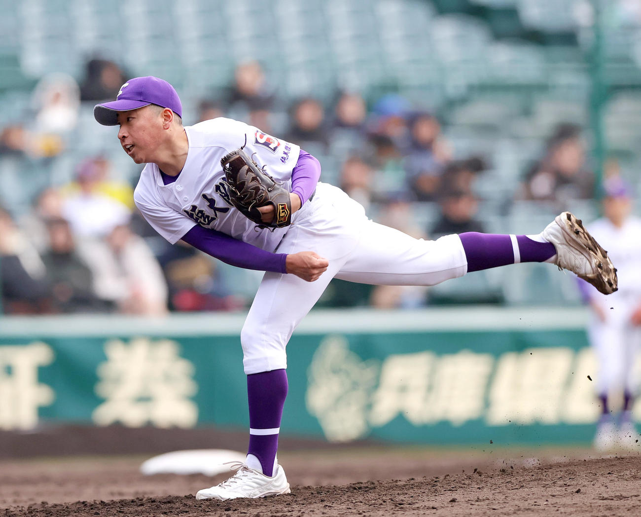 滋賀短大付対敦賀気比　5回裏敦賀気比1死一、二塁、中井が登板する（撮影・上山淳一）