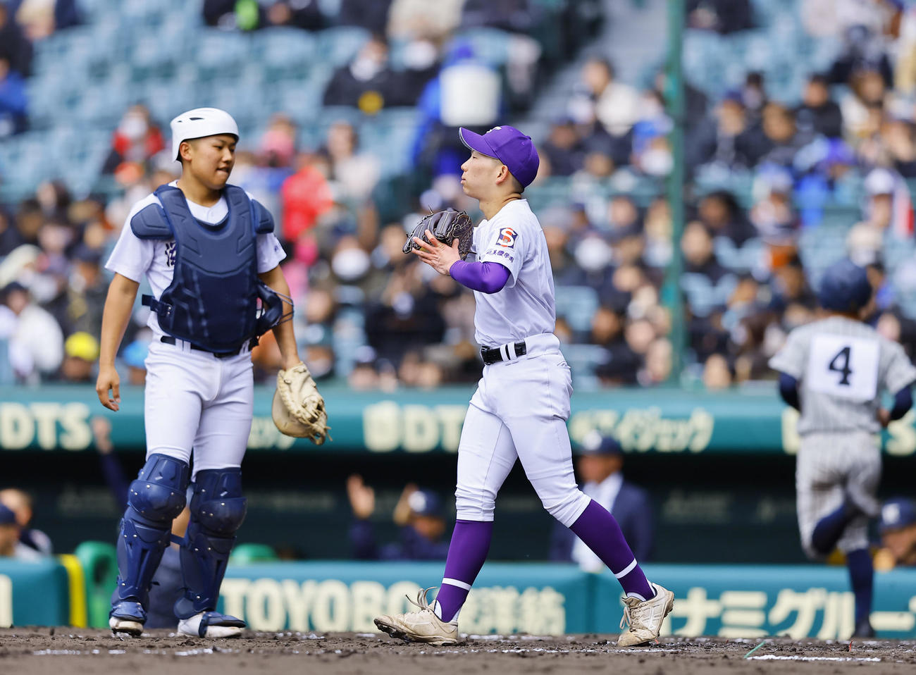 滋賀短大付対敦賀気比　4回裏敦賀気比2死二塁、河村永遠に中前適時打を許した桜本（撮影・藤尾明華）