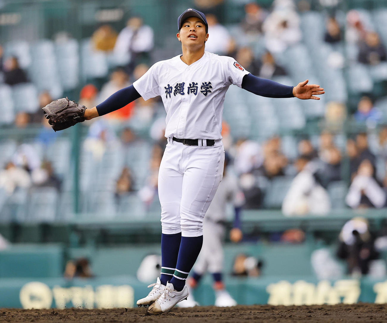 青森山田対沖縄尚学　8回表青森山田2死一塁、葛西陽永を三振に仕留め安どの表情を見せる末吉（撮影・藤尾明華）