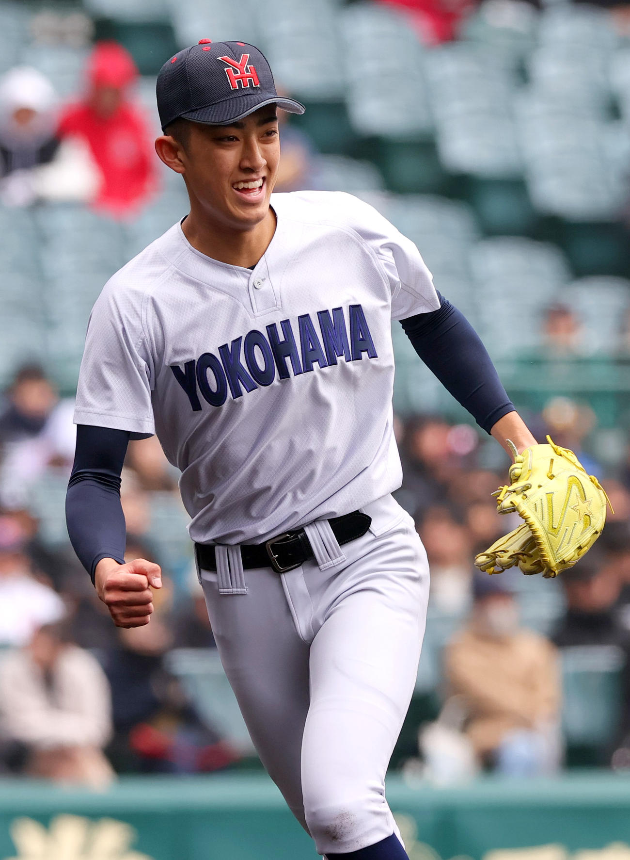 横浜対市和歌山　3回裏市和歌山1死一塁、織田は有本を遊ゴロ併殺に仕留め笑顔を見せる（撮影・上山淳一）