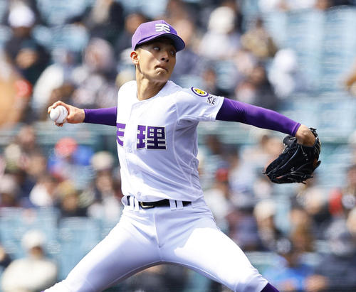 山梨学院対天理　天理先発の下坊（撮影・藤尾明華）