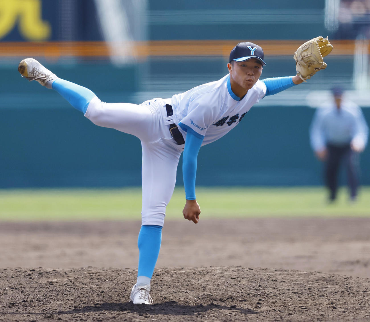 山梨学院対天理　3回途中から2番手で登板した山梨学院・藤田（撮影・藤尾明華）