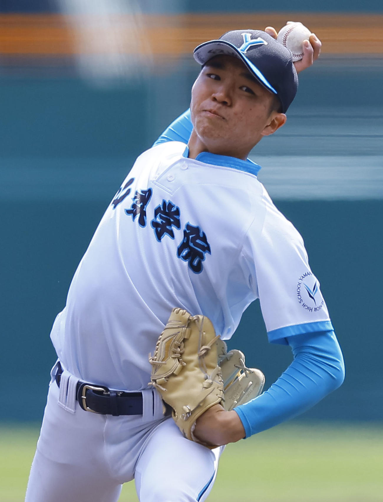 山梨学院対天理　3回途中から2番手で登板した山梨学院・藤田（撮影・藤尾明華）