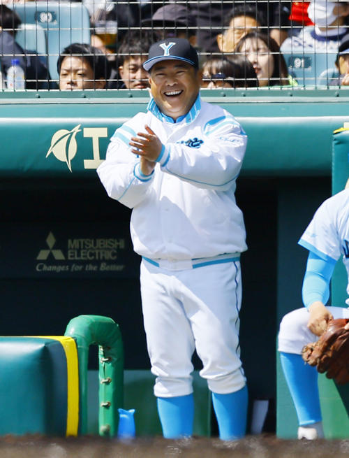【センバツ】山梨学院・吉田洸二監督マジック采配で天理に逆転勝ち　投打奇襲で３年連続初戦突破