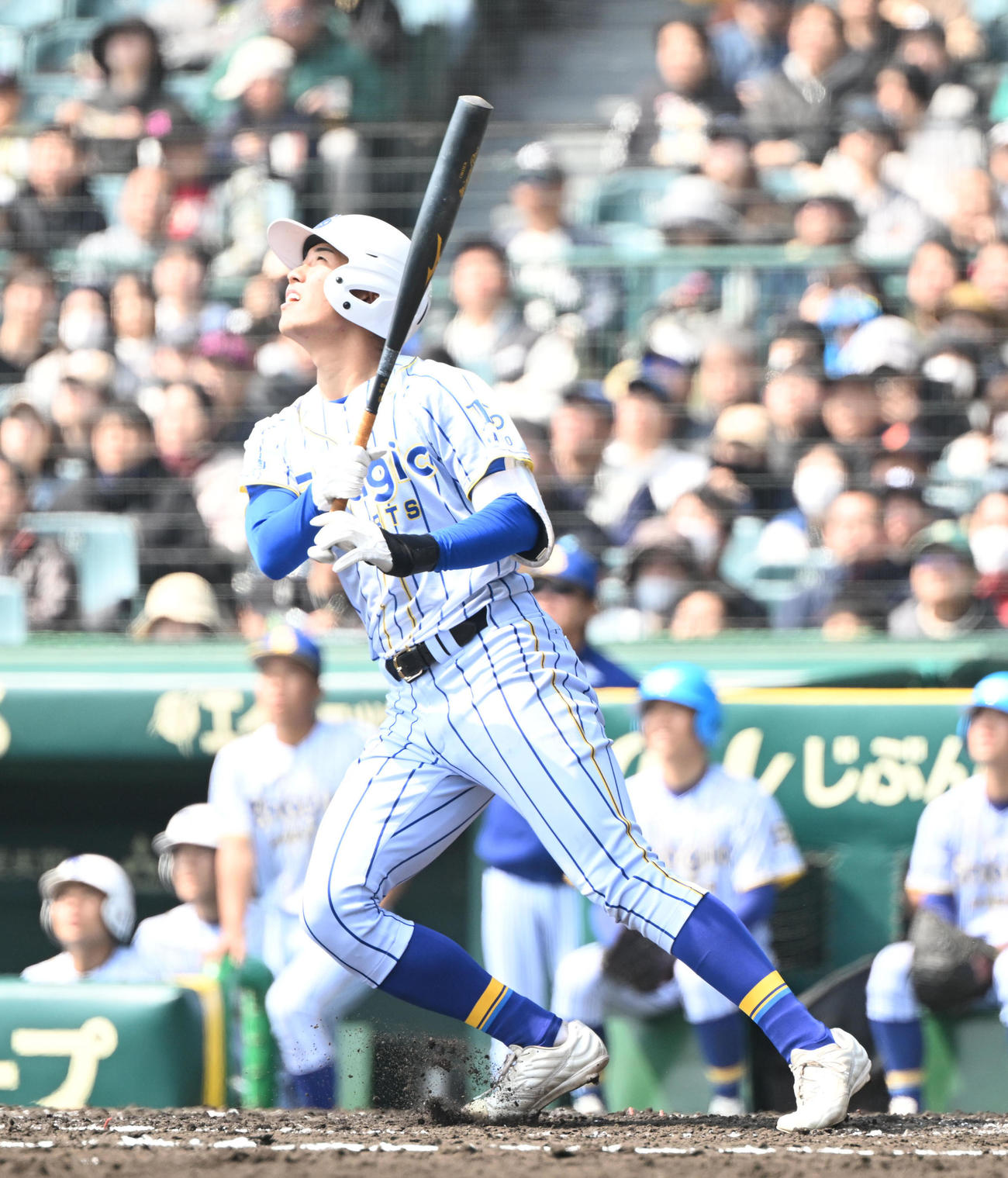 至学館対エナジックスポーツ　3回裏エナジックスポーツ無死三塁、右前適時打を放つ山城（撮影・和賀正仁）