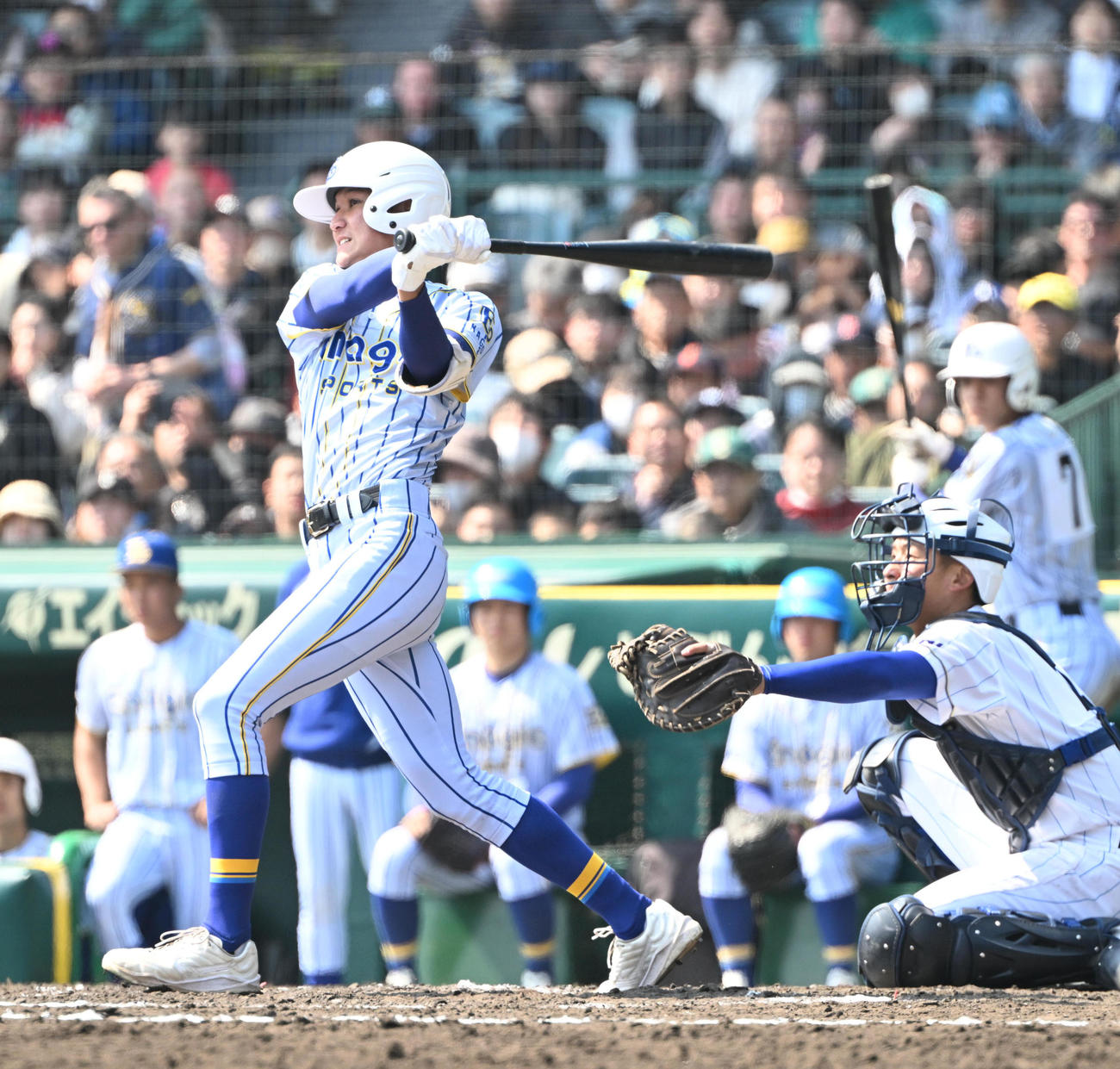 至学館対エナジックスポーツ　7回裏エナジックスポーツ1死二、三塁、左越えに適時三塁打を放つ砂川（撮影・和賀正仁）