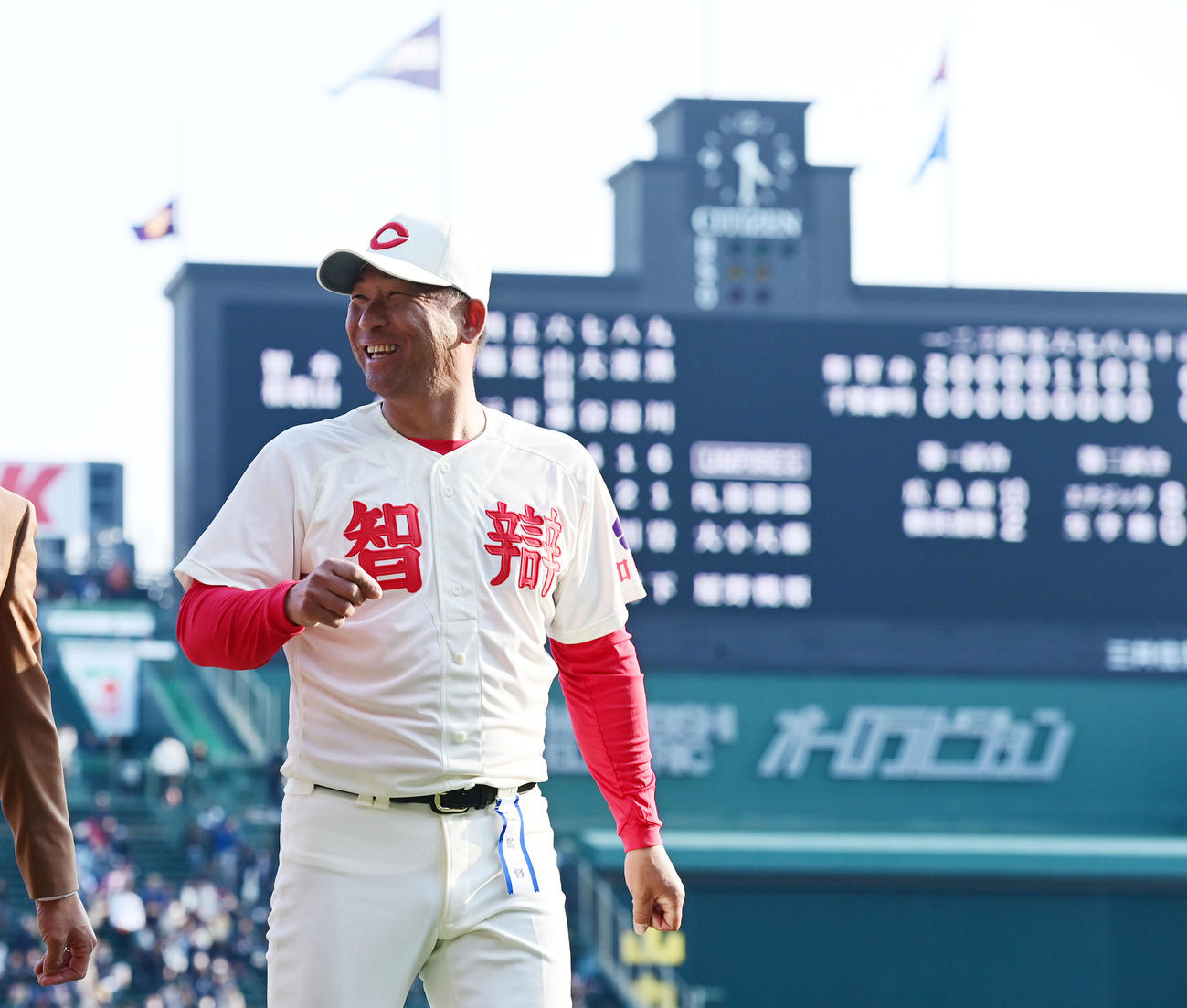 智弁和歌山対千葉黎明　千葉黎明に勝利し笑顔を見せる智弁和歌山・中谷監督（撮影・和賀正仁）