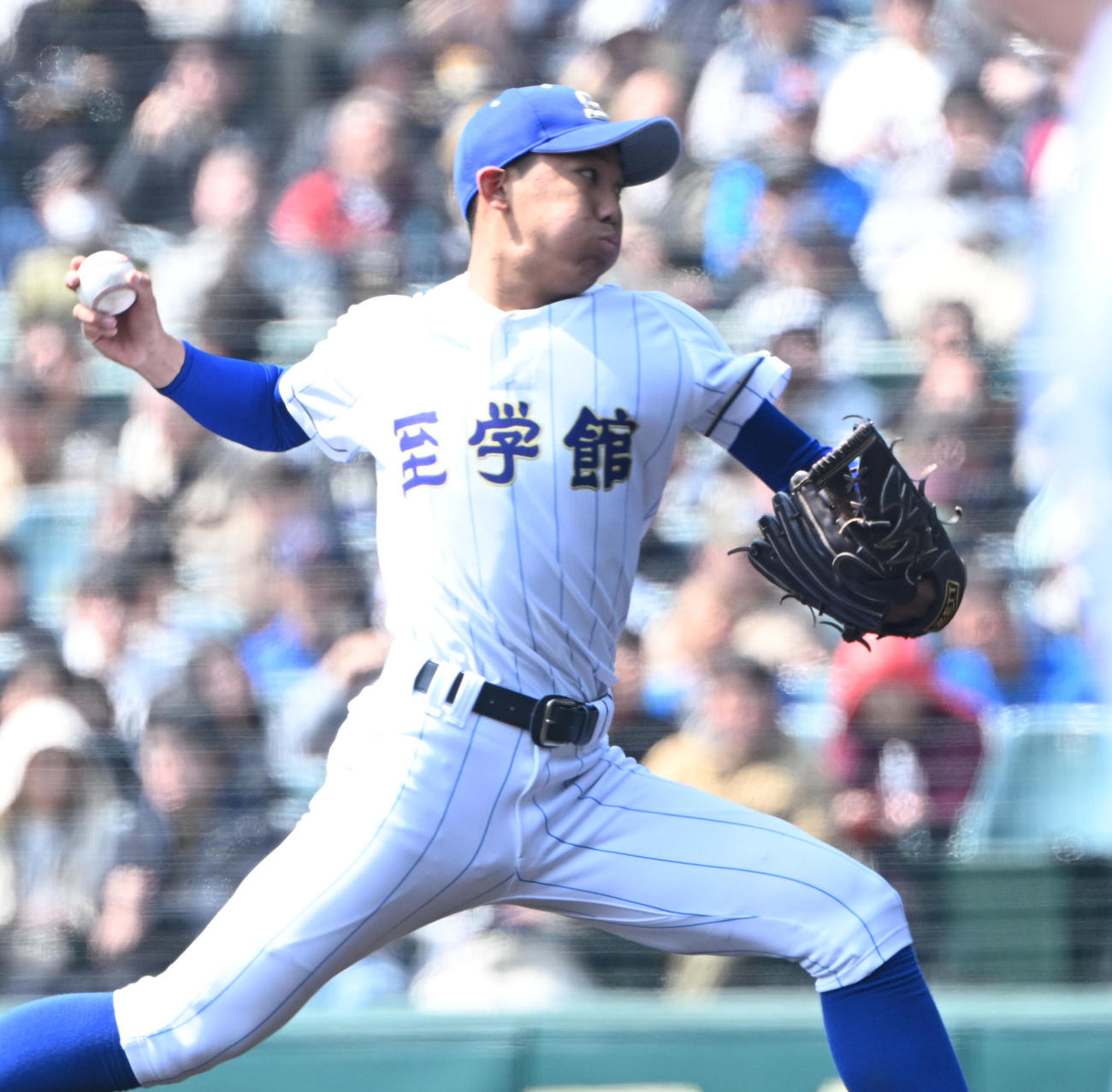 至学館対エナジックスポーツ　先発する至学館・尾崎（撮影・和賀正仁）