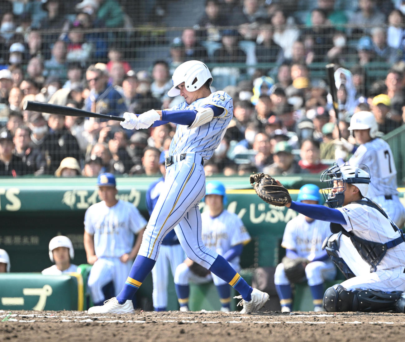 至学館対エナジックスポーツ　7回裏エナジックスポーツ1死二、三塁、左越えに適時三塁打を放つ砂川（撮影・和賀正仁）