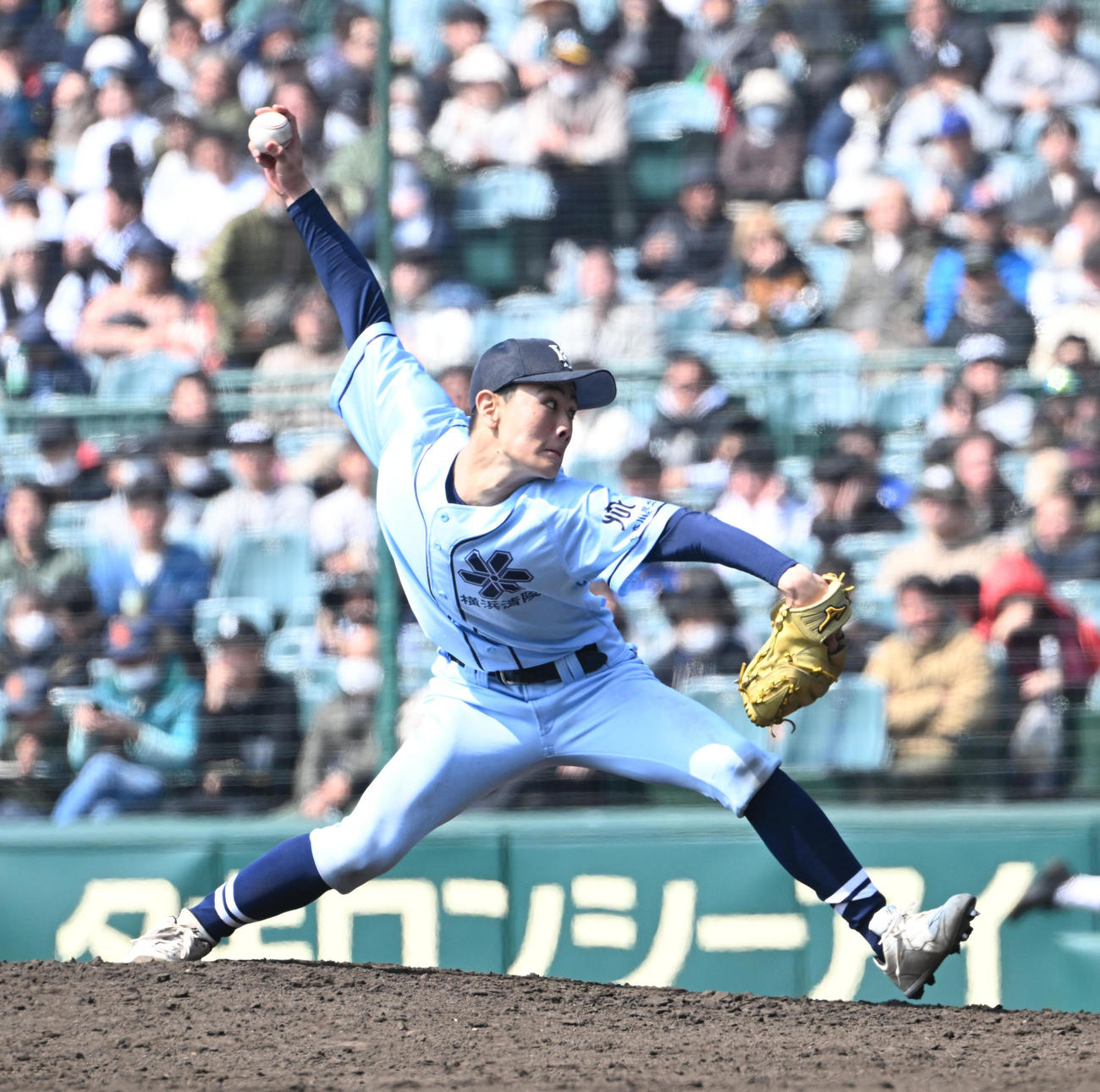 横浜清陵対広島商　5回途中から登板する横浜清陵・内藤（撮影・和賀正仁）