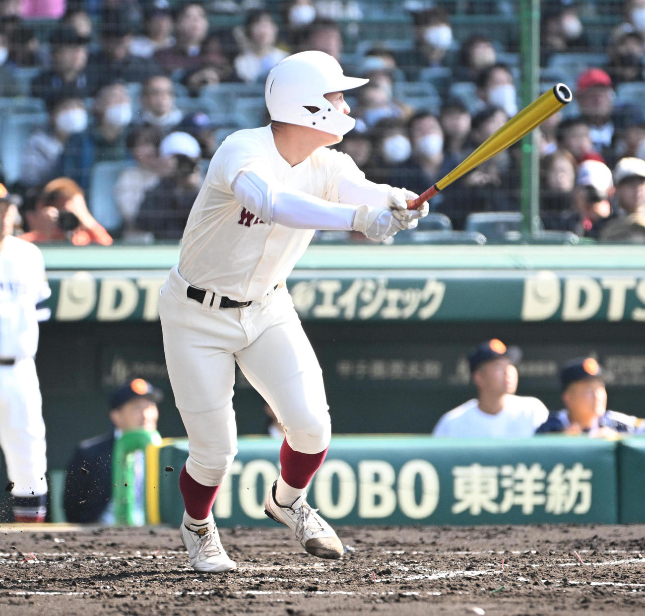 2回表早実1死一塁、早実・中村心大は先制の左適時打を放つ（撮影・石井愛子）
