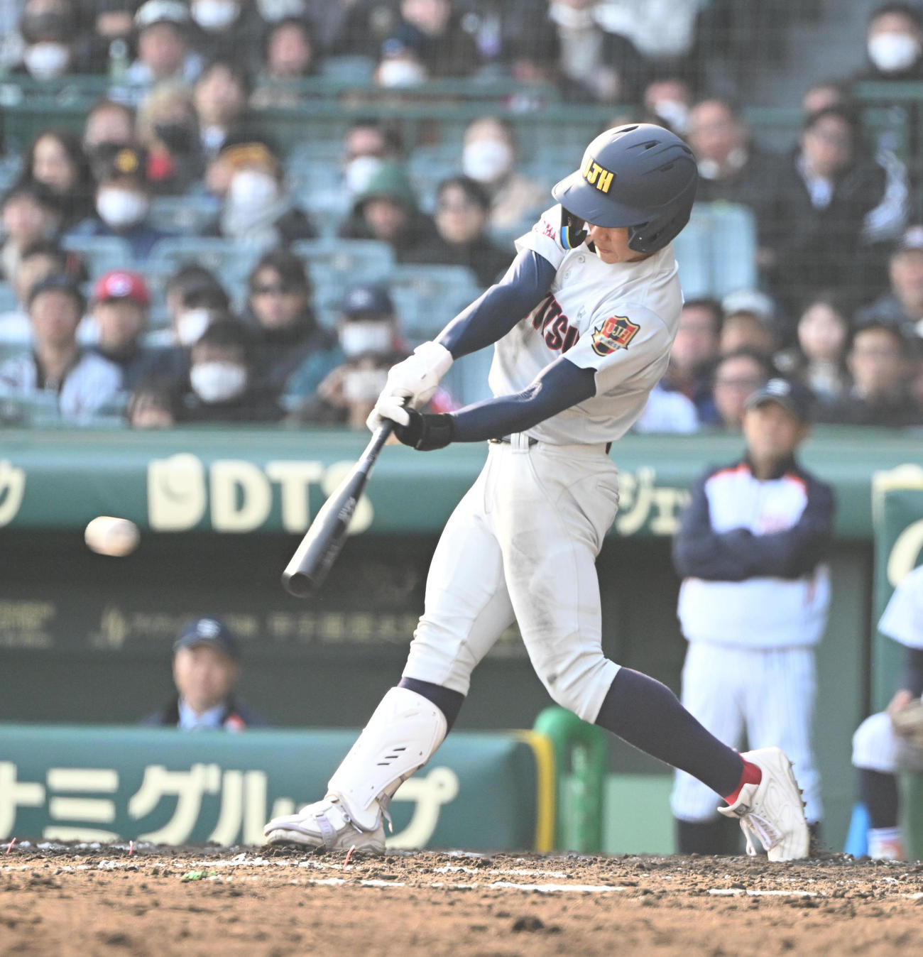 浦和実対滋賀学園　5回表浦和実2死一、三塁、中前適時打を放つ佐々木（撮影・和賀正仁）