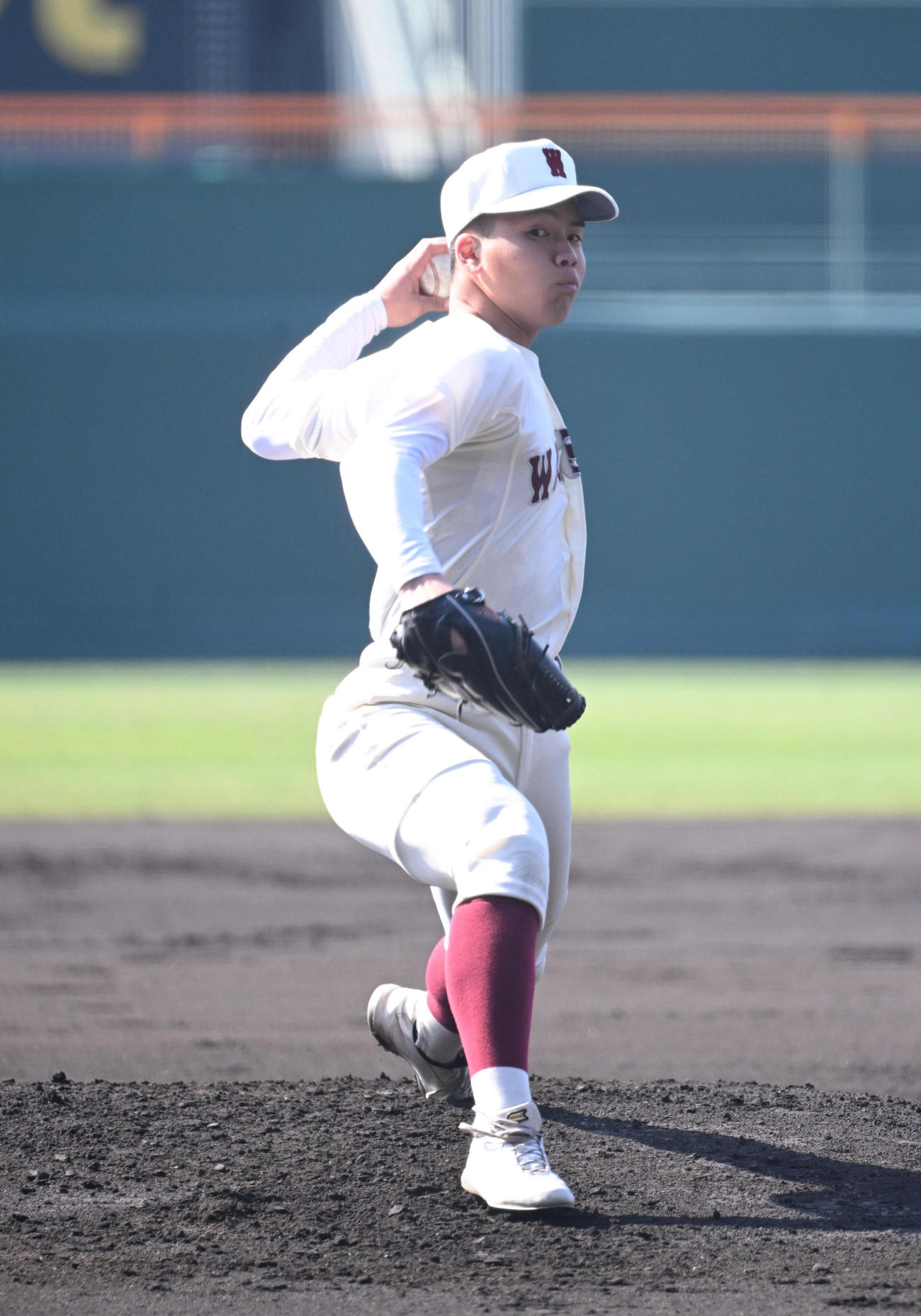 早実対高松商　先発する早実・中村（撮影・和賀正仁）