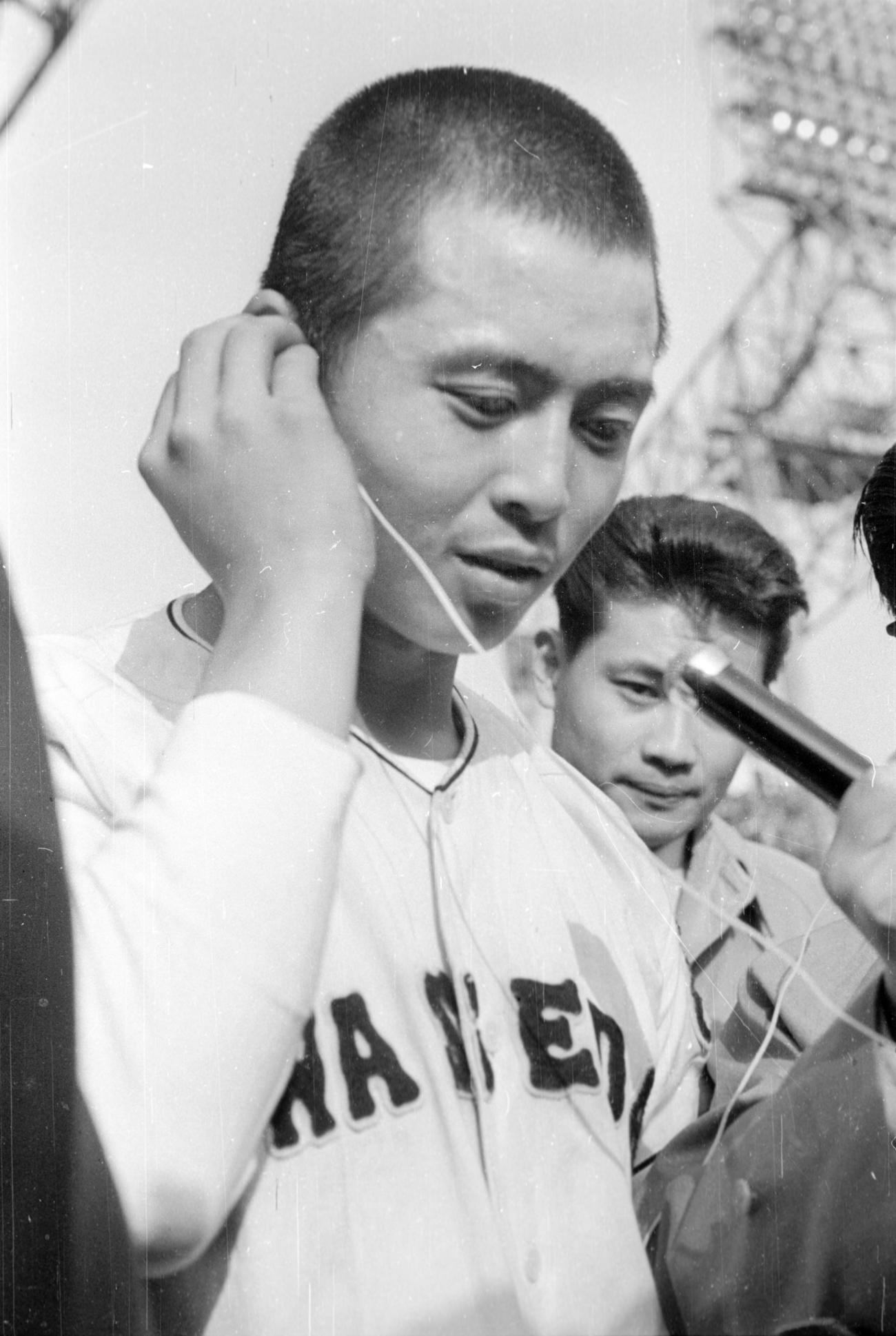 57年4月7日、第29回選抜高校野球決勝　4連投で早実に初優勝をもたらした2年生エース王貞治