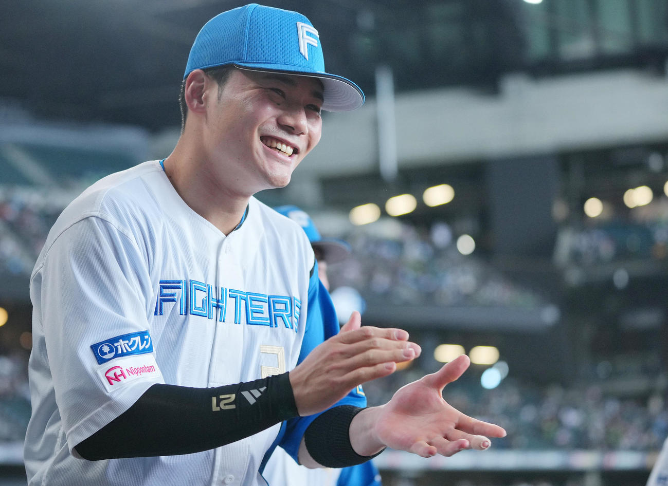 日本ハム対ヤクルト　試合前、笑顔を見せる日本ハム清宮幸（撮影・垰建太）