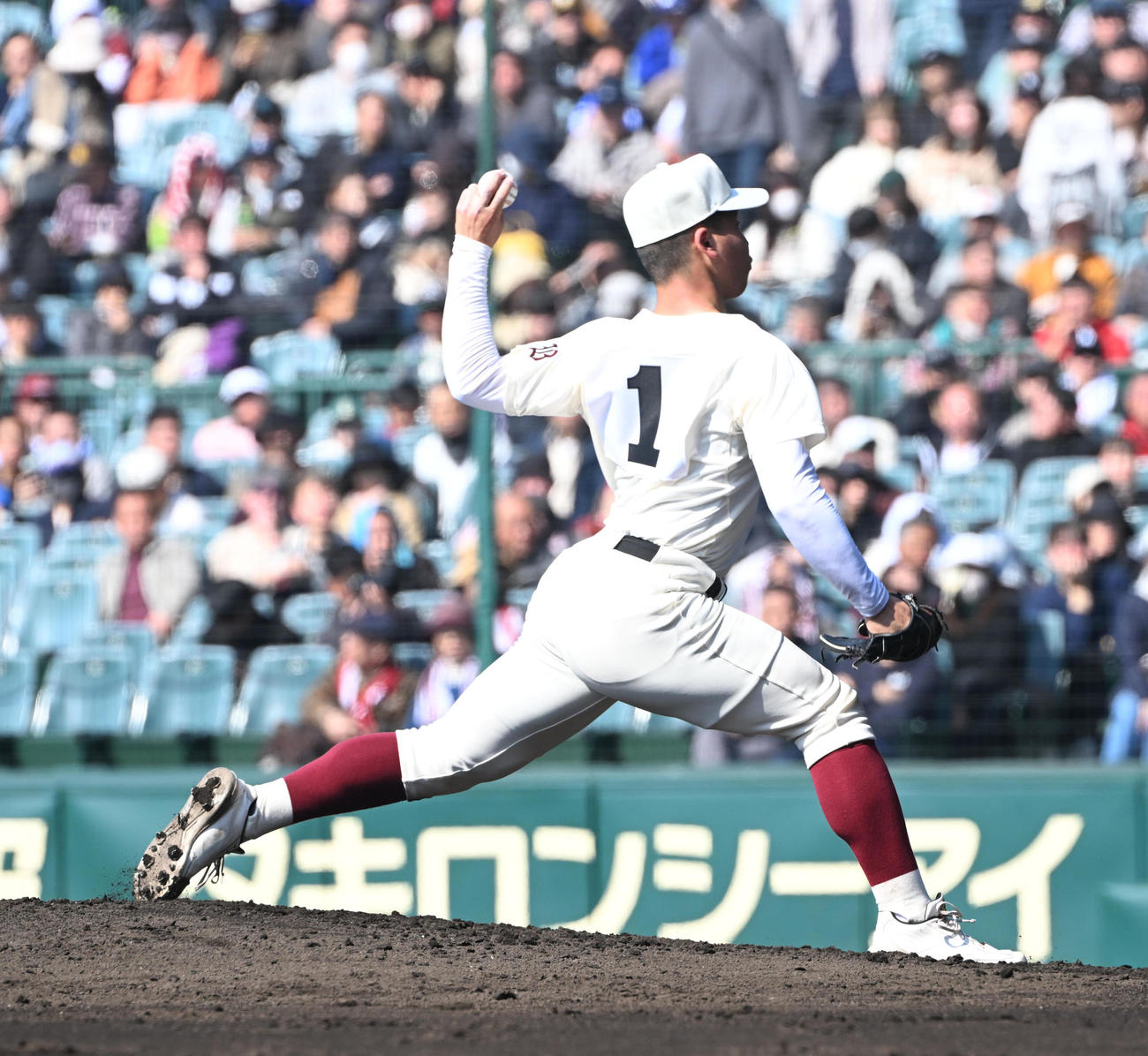 早実対高松商　先発する早実・中村（撮影・和賀正仁）