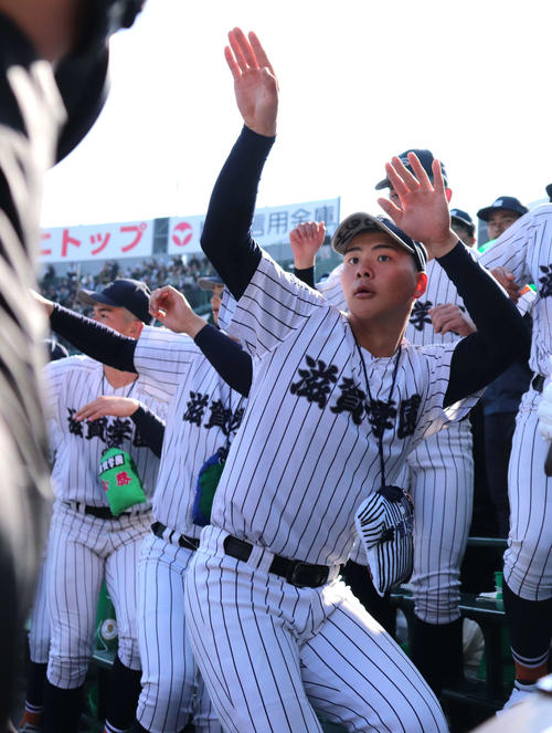 【センバツ】滋賀学園のコミカル応援ダンスが聖地に戻る「筋肉を見せつける振り付け」がポイント