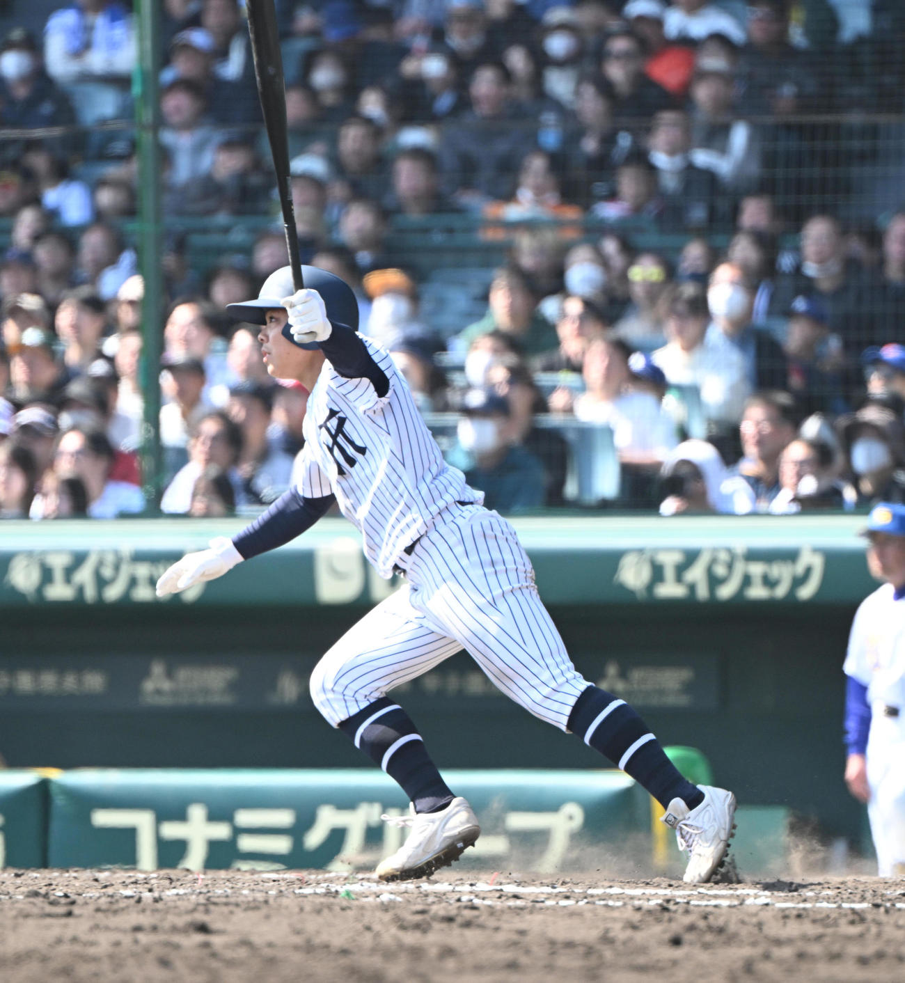 常葉大菊川対聖光学院　10回表常葉大菊川1死二、三塁、中犠飛を放つ今泉（撮影・和賀正仁）