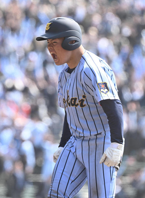 東海大札幌対日本航空石川　9回表東海大札幌2死一、二塁、太田勝が同点適時打を放ち声を張り上げる（撮影・和賀正仁）